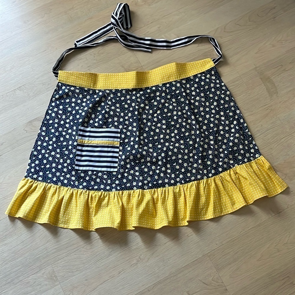 half apron blue white yellow floral daisy stripes polka dot pocket